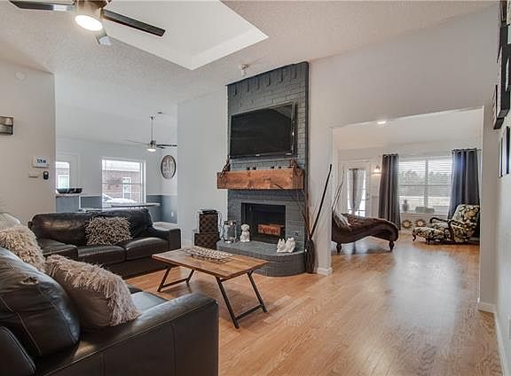 5th image of 2332 Lesley Ln