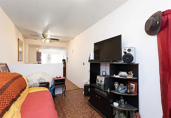 5th image of 863 Grand St APT 3L