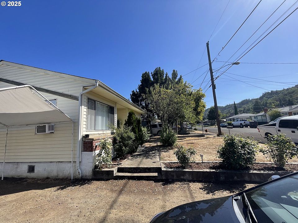 2nd image of 2828 W Langenberg Ave