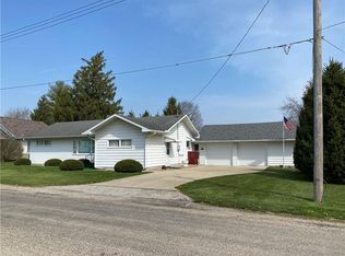 615 W Monroe Ave, Charleston, IL 61920