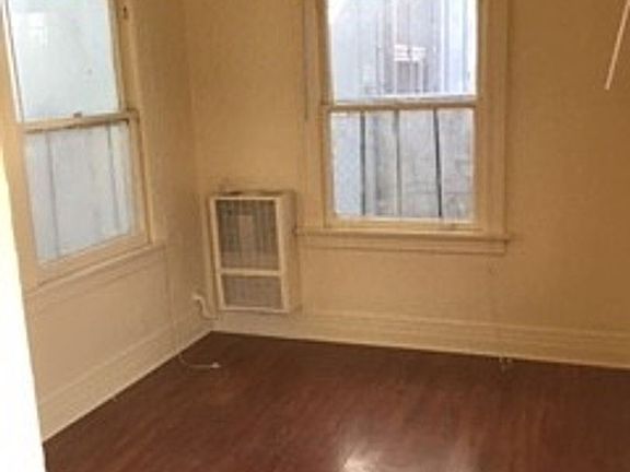3rd image of 946 S Burlington Ave #114