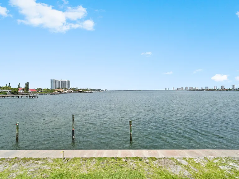 400 Wilma Cir #207-1 — Photo 16