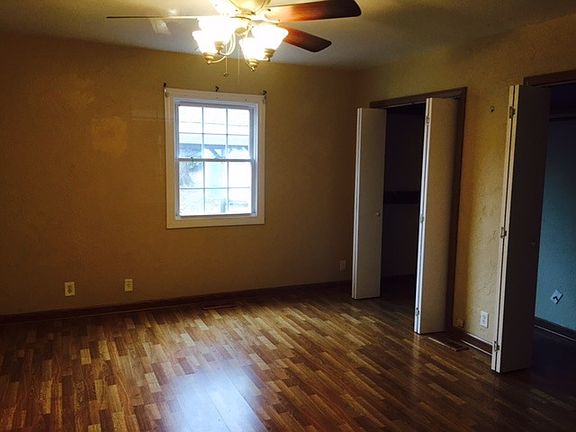 Split floor plan, with master in the back
