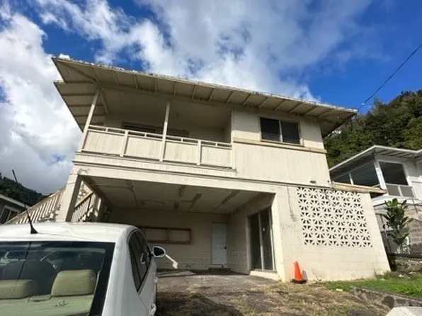 2745 Booth Rd APT F, Honolulu, HI 96813