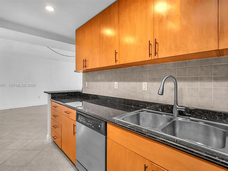 10350 W Bay Harbor Dr #8F — Photo 12