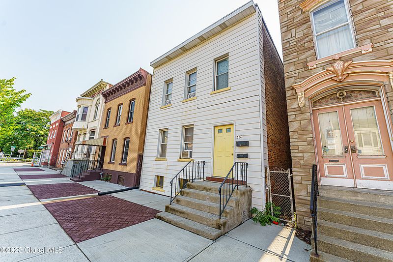 3rd image of 360 4th Street