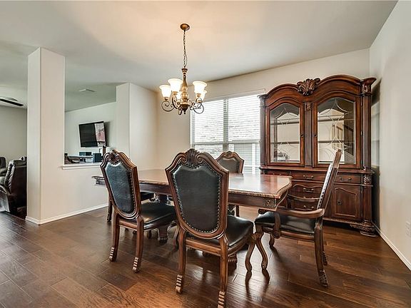 4th image of 1707 Oak Glen Dr
