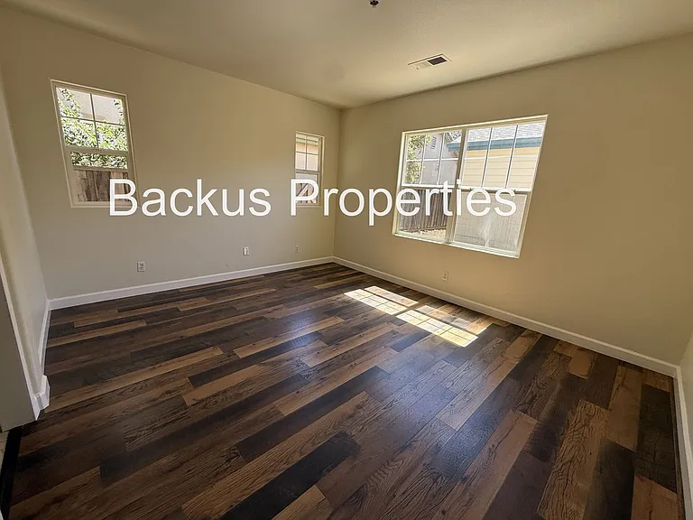 7 Moreno St — Photo 17