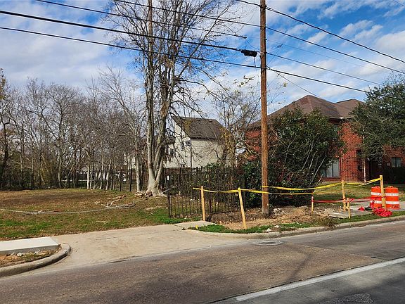 5th image of 7812 Scott St