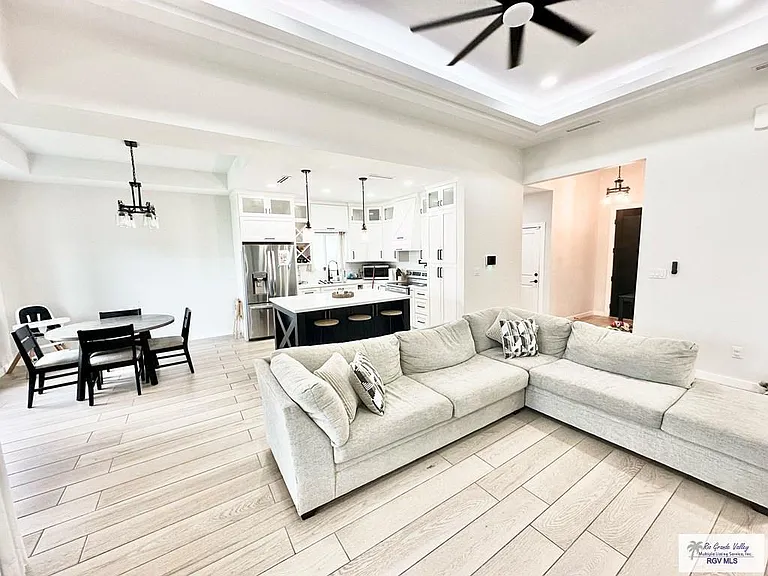 401 Tamarindo Ln — Photo 6