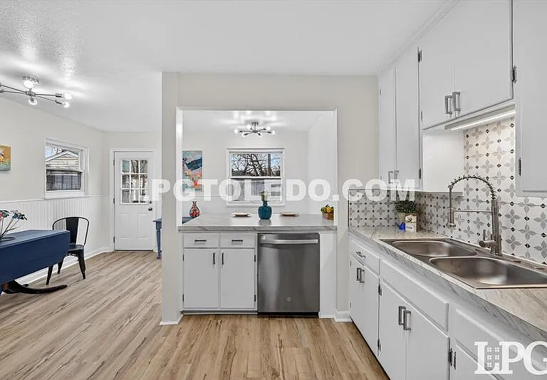 927 W Northgate Pkwy — Photo 13