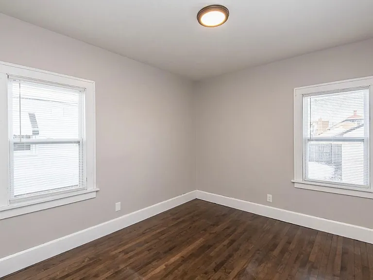 1022 Goold St — Photo 11