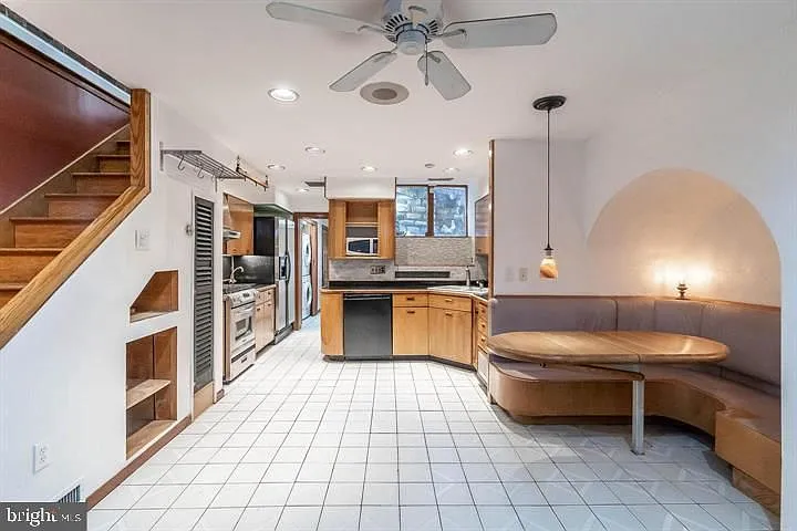 3 bed, 2.5 bath, 2061 sqft, $3,800 — Photo 4