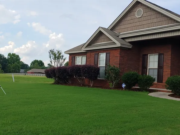 76 Cotton Terrace Dr, Deatsville, AL 36022