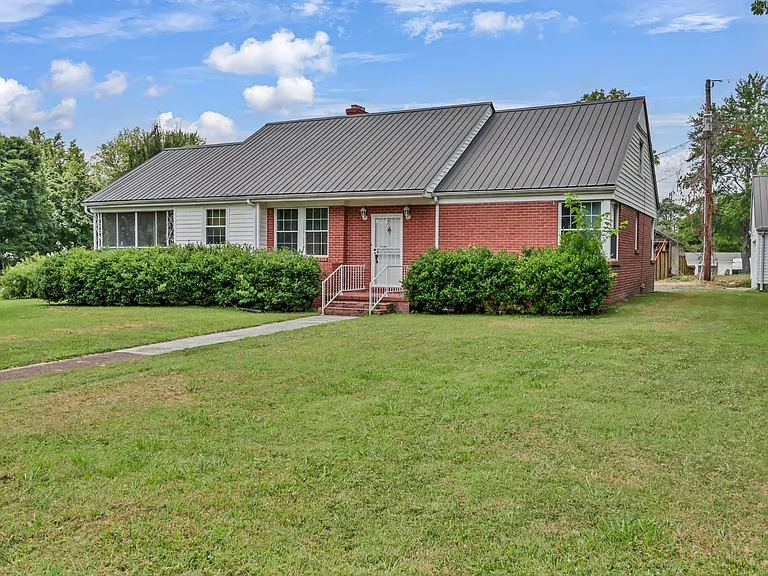 217 E Meadow Cir — Photo 3