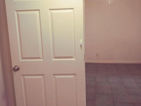 3rd image of 122 Lester Woods Ct