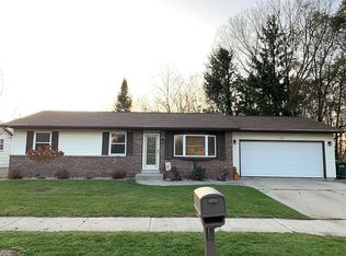2120 Skyline Dr, West Bend, WI 53090
