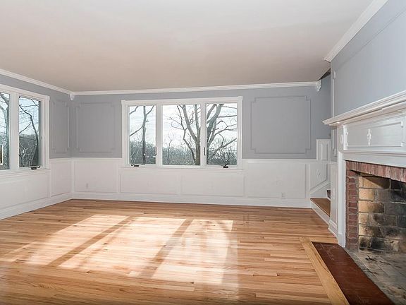 3rd image of 4 Moraine Ct