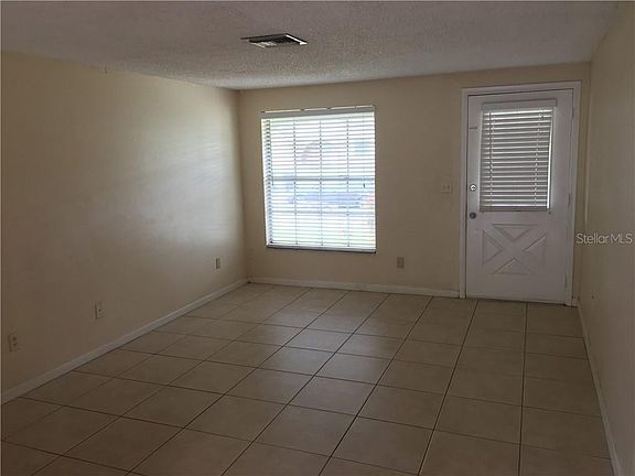4th image of 16141 Foxfire Dr