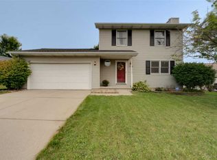 2708 Rocksbury Dr, Bloomington, IL 61705