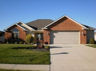 2106 Bunker Ct, Auburn, IN 46706