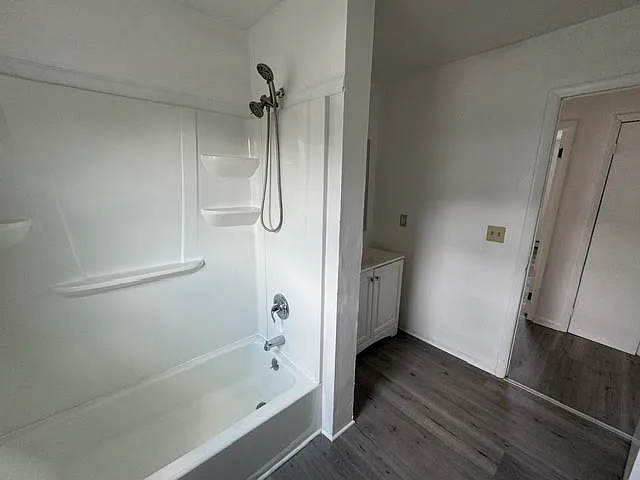 2899 US Route 9W #100 — Photo 17
