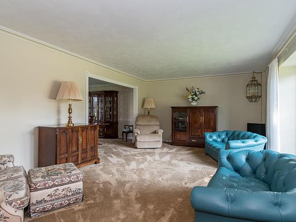 3rd image of 3476 Fleetwood Dr