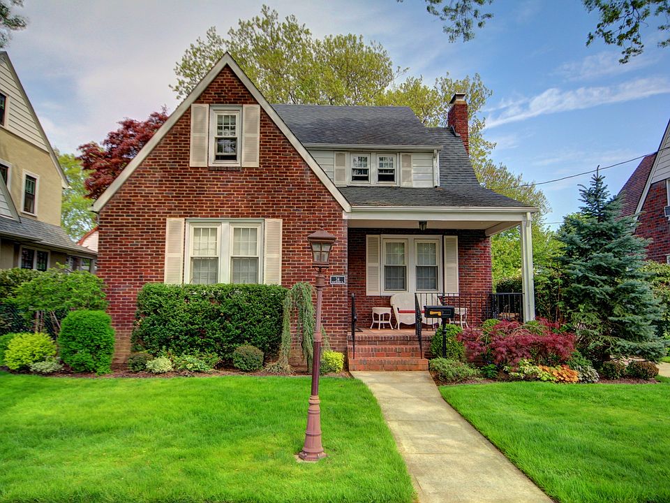 1st image of 34 Hawthorne Pl