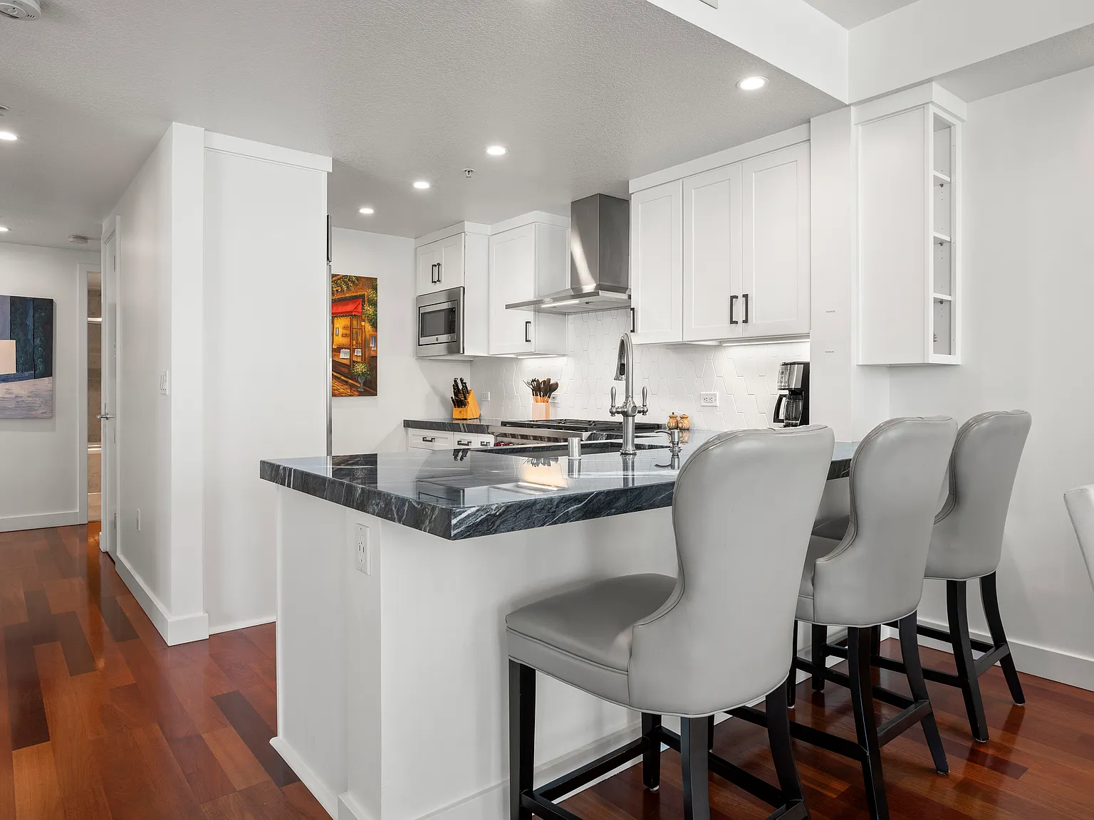 2 bed, 1215 sqft, $7,000 — Photo 3