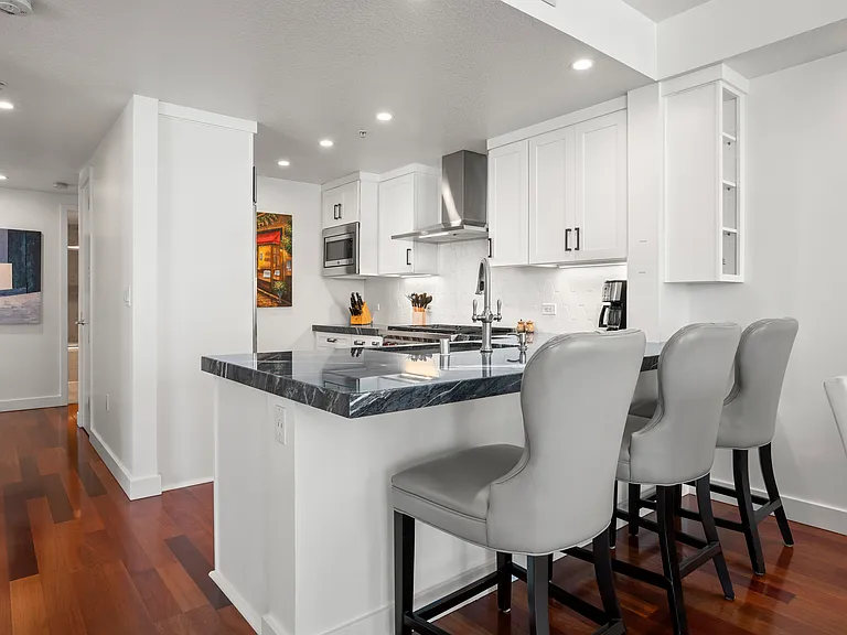 1199 Pacific Hwy #1002 — Photo 3