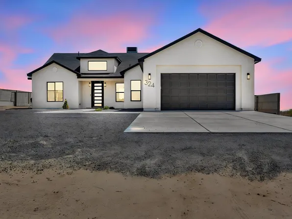 324 2nd St NE, Rio Rancho, NM 87124