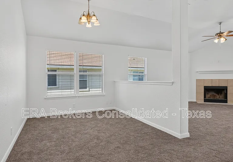 7703 Brisbane Bnd — Photo 4