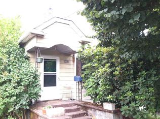 860 Roosevelt Way NE, Seattle, WA 98115