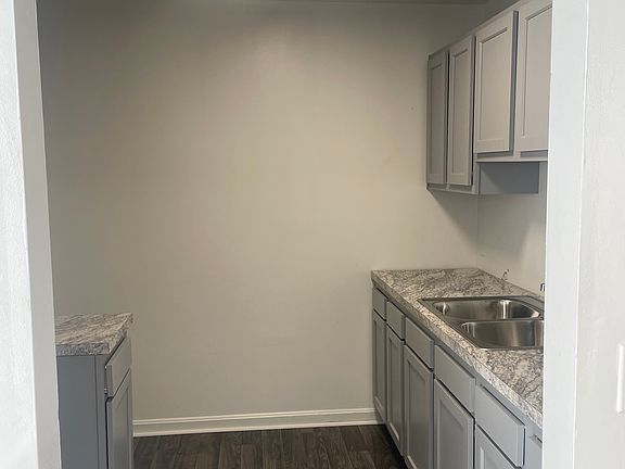 3rd image of 265 Fulkerson Dr APT D