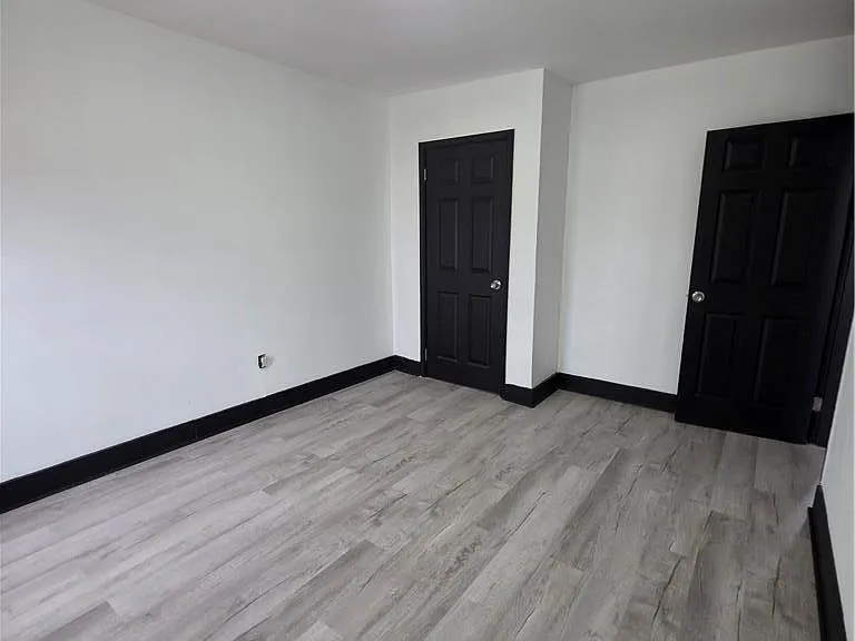 300 Pine St — Photo 22