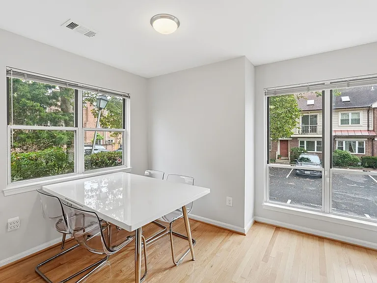 1113 N Vernon St — Photo 10