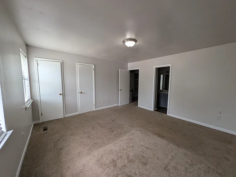 5545 Saint James St — Photo 9