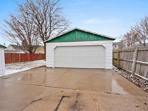 4th image of 1122 S 22nd St