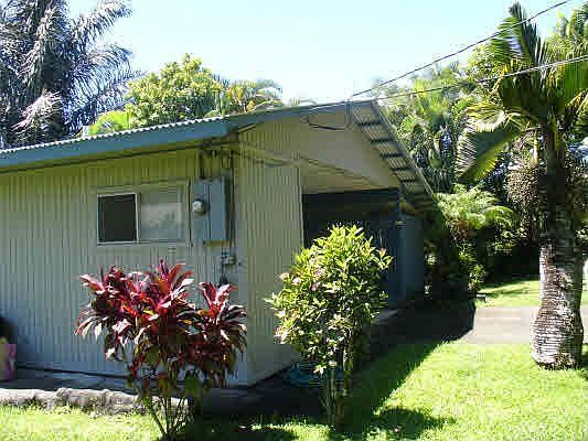  Front yard/Carport Entrance