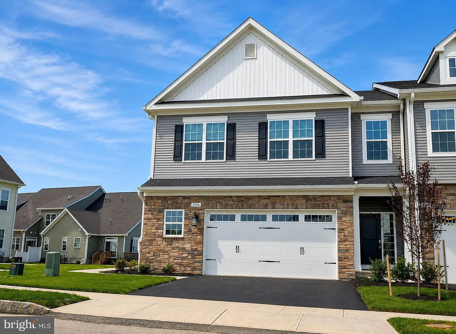 4 bed, 3.5 bath, 2925 sqft, $5,100 — Photo 1
