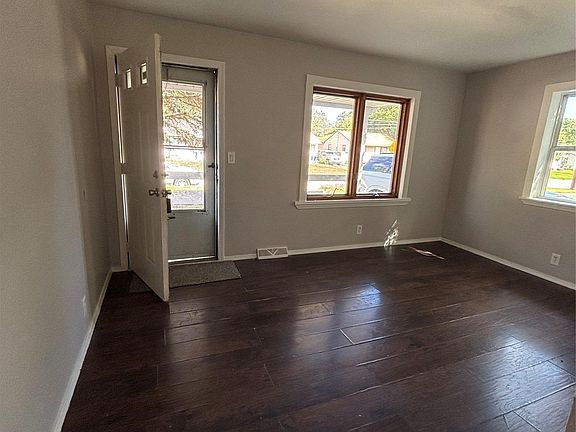 3rd image of 2836 Thom St