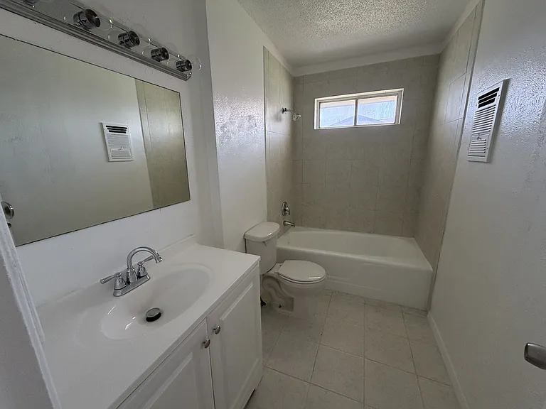 3020 Lourdes St #3020 — Photo 4