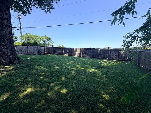 Building Photo - 400 Woodvale Ln
