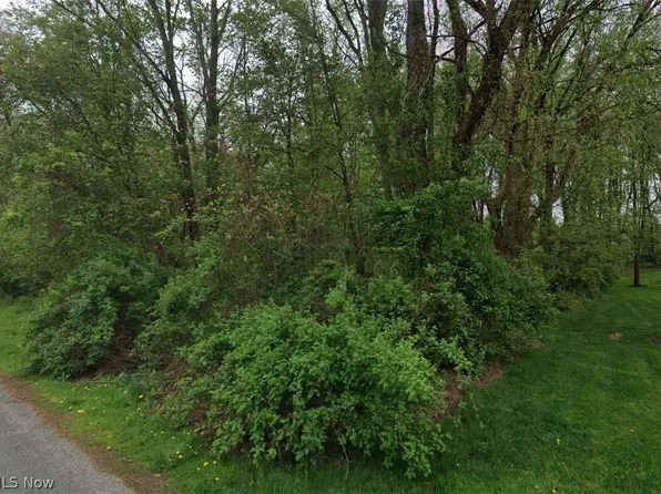 Westport Dr, Akron, OH 44312