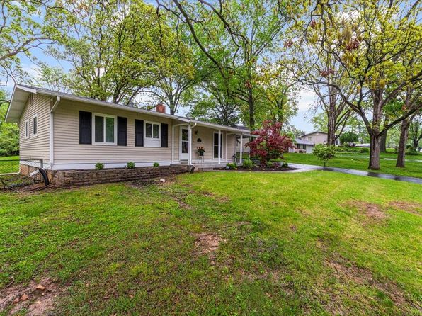 930 Crestland Dr, Ballwin, MO 63011
