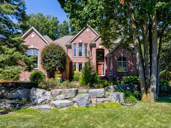 4915 Brookside Ln, Washington, MI 48094