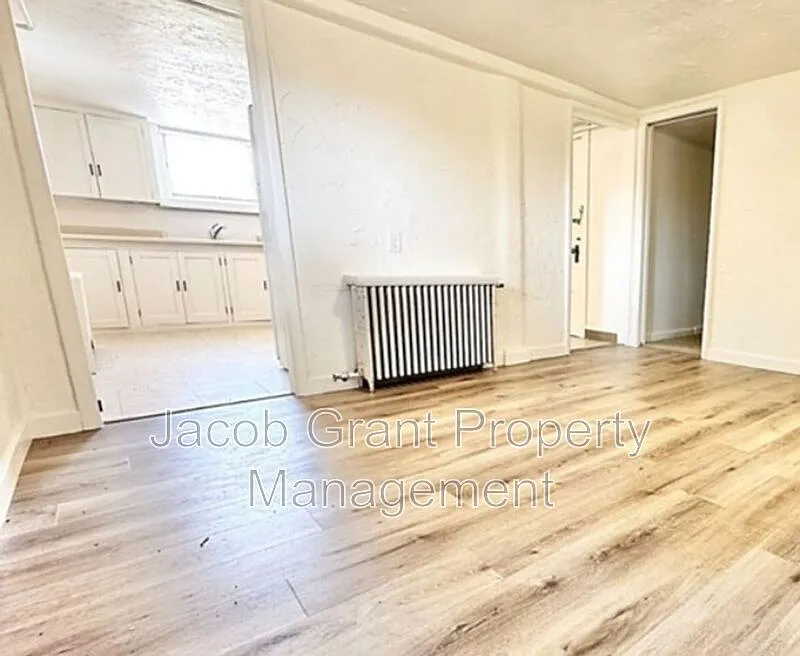Building Photo - 1042 S 4th Ave #B
