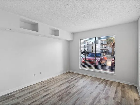 2830 S Bartell Dr APT 9, Houston, TX 77054