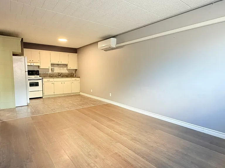 360 Tecumseh Rd W #103 — Photo 3