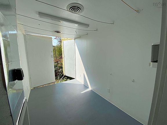 5th image of 569 Inglewood Rd